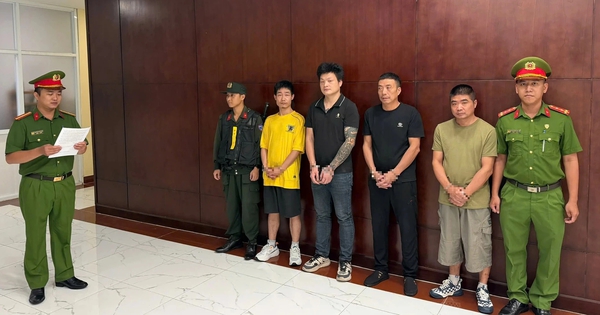 Bắt 4 người Trung Quốc vận chuyển gần 18.000 bao thuốc lá lậu từ Việt Nam ra nước ngoài