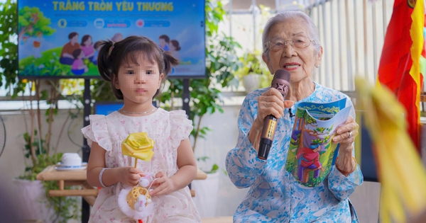 Lồng đèn lá dừa, mặt nạ giấy bồi mang trung thu vào bệnh viện