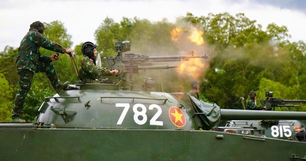 Xe tăng K63-85 đánh Pol Pot, bảo vệ Trường Sa