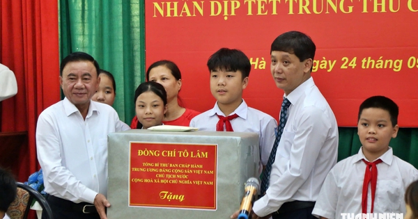 Lãnh đạo Đảng, Nhà nước, MTTQ tặng quà trẻ em dịp tết Trung thu