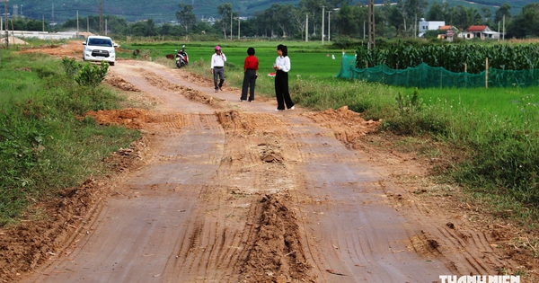 Đường hàng trăm tỉ đồng làm mãi không xong