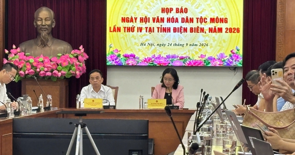 3.000 người tham gia Carnaval đường phố và đồng diễn Khèn Mông ở Điện Biên