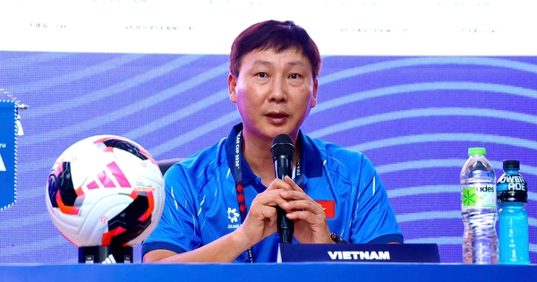 HLV Kim Sang-sik nói lời gan ruột: 'Đội tuyển Việt Nam sẽ chinh phục chức vô địch FIFA ASEAN Cup'