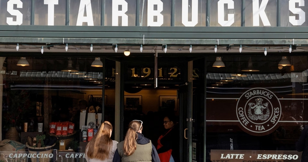 Starbucks sắp đóng cửa thêm 250 cửa hàng, tại sao vậy?