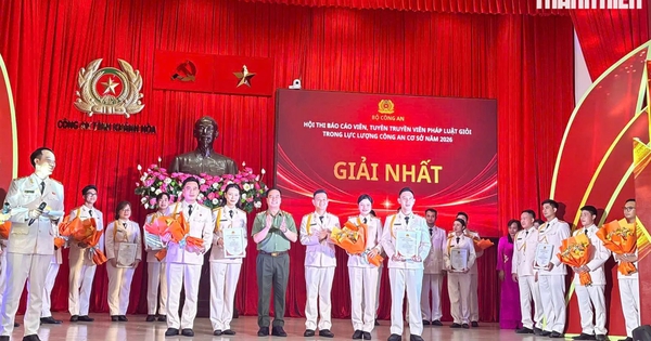 Công an cơ sở 'trổ tài' đưa pháp luật đến gần dân
