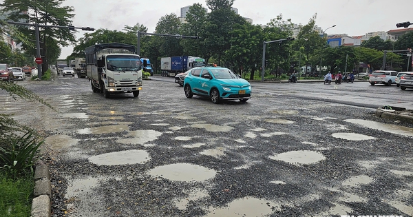 Đường Nguyễn Văn Linh nhiều ổ voi, ô tô sụp hố: Sở Xây dựng TP.HCM nói gì?