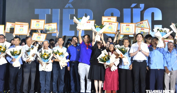 Chuyến xe ôm, bữa cơm, chỗ trọ… miễn phí suốt 30 năm tiếp sức thí sinh