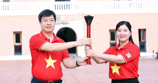 Chào cờ tại Đất Mũi, tiếp nối hành trình 'Tôi yêu Tổ quốc tôi'