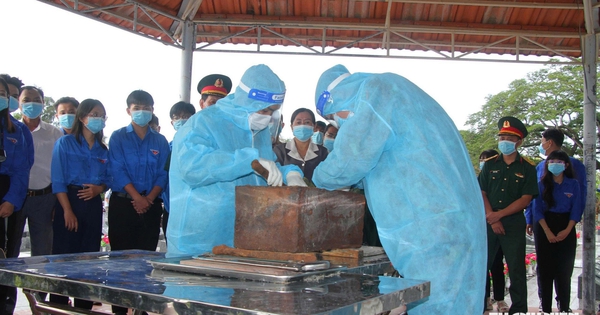 Manh mối tìm danh tính từ dòng chữ trên miếng kim loại trong mộ liệt sĩ