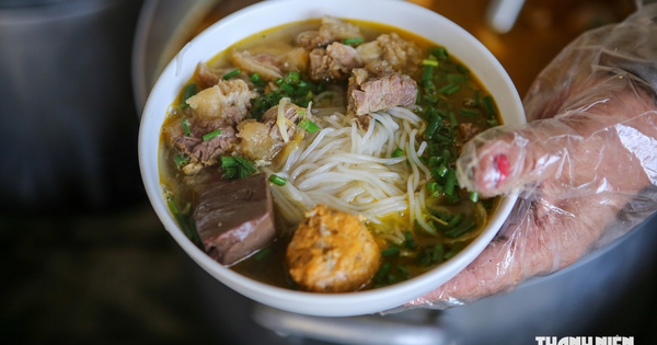 Chuyện ăn ở Huế: Từ cô Bún làng Vân Cù đến tô bún bò Huế trứ danh