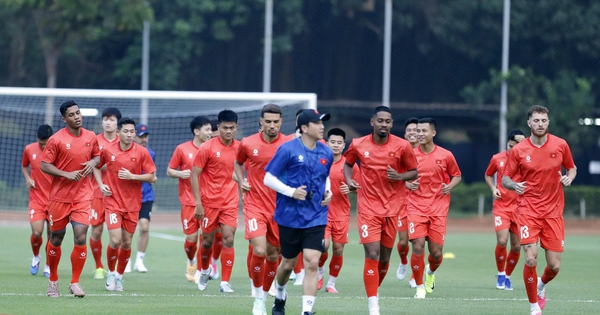Việt Nam tập buổi cuối trước trận đại chiến Thái Lan: Chờ phương án thay Xuân Son, thầy Kim nói gì?