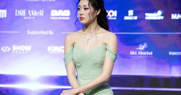 Hoa hậu Khánh Vân gây chú ý khi trở lại ‘ghế nóng’