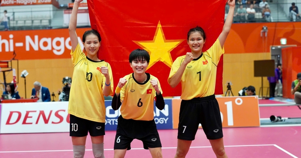 Bộ trưởng Lâm Thị Phương Thanh chúc mừng đội tuyển cầu mây giành HCV ASIAD