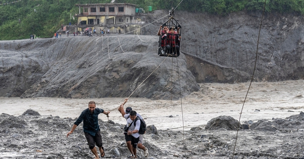 Nepal tìm kiếm người mất tích, lo tái thiết sau lũ quét