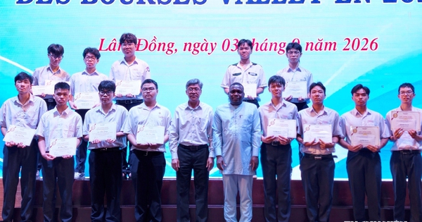 Trao hơn 2,7 tỉ đồng học bổng Vallet cho học sinh, sinh viên