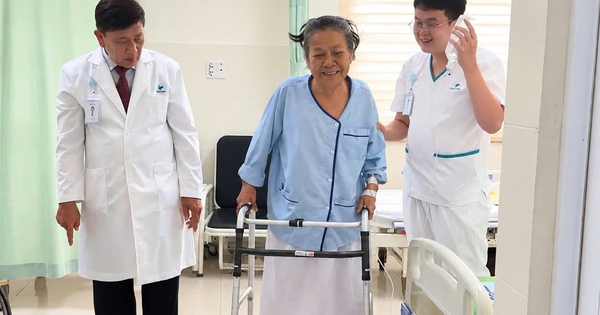 Cụ bà 73 tuổi trải qua 4 lần phẫu thuật thay khớp