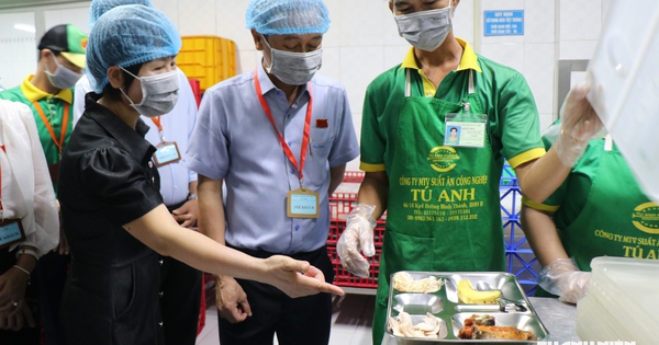 Sửa luật An toàn thực phẩm: Doanh nghiệp lo thủ tục, phường 'rối' quản vỉa hè