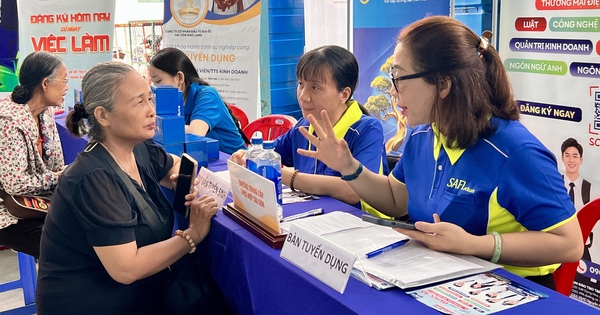 Ngành nào ở TP.HCM đang tuyển dụng nhiều, người lao động dễ tìm việc làm?