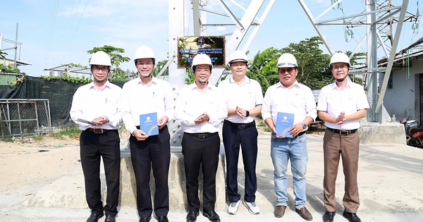 Gắn biển công trình chào mừng kỷ niệm 50 năm Ngày thành lập PC Đà Nẵng