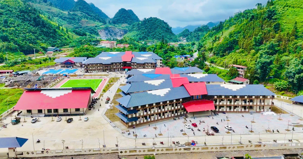 Khai giảng năm học mới: Trường nội trú liên cấp biên giới bừng sáng