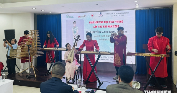 Ấm áp tình văn chương Việt - Trung