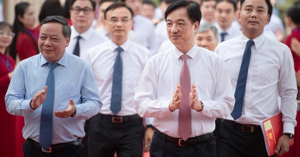Khai giảng ở xã đảo duy nhất của Hà Nội, lần đầu đón học sinh lớp 10