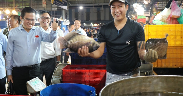 'Thị sát' chợ đầu mối ở TP.HCM: Đề nghị xử lý nghiêm điểm kinh doanh tự phát, không phép