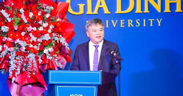 Trường ĐH Gia Định công bố quyền hiệu trưởng mới tại lễ khai giảng