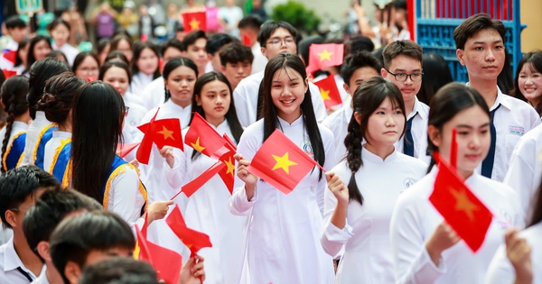Những khoảnh khắc đẹp ngày khai giảng, TP.HCM bước vào năm học mới 2026 - 2027