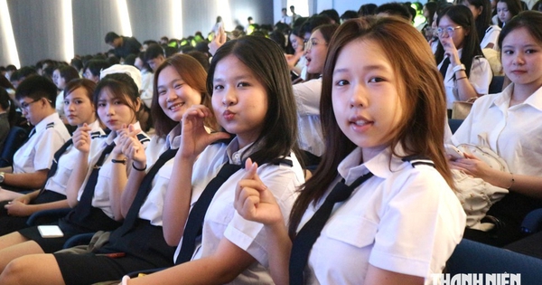 Dàn 'trai xinh gái đẹp' rạng ngời trong ngày khai giảng