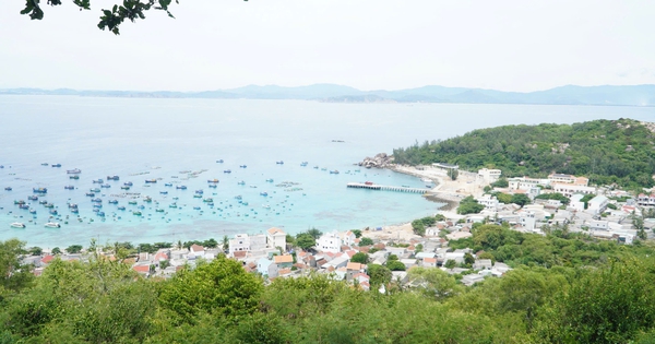 Mang yêu thương đến xã đảo Nhơn Châu