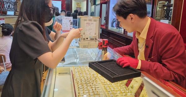Giá vàng trong nước giảm 1 triệu đồng, vẫn cao hơn thế giới 7 triệu đồng