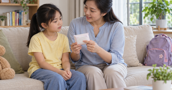 Bé 7 tuổi đã có kinh nguyệt: Có nên điều trị dậy thì sớm?