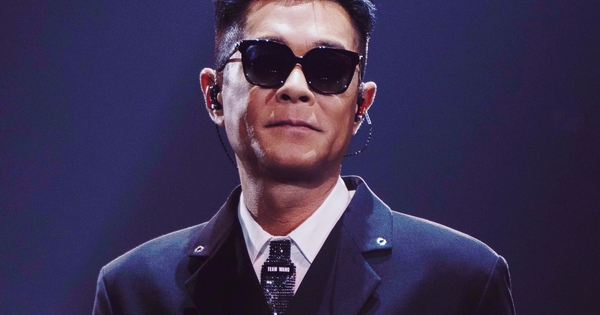 Làm ca sĩ ở tuổi U.60, Cổ Thiên Lạc khiến showbiz Hồng Kông 'bùng nổ'