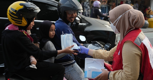 8 sân bay đóng cửa vì khói bụi từ núi lửa phun trào ở Indonesia