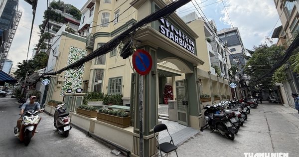Starbucks mở cửa hàng 'núp' hẻm đầu tiên ở TP.HCM