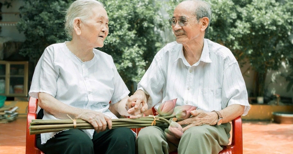 Gặp chồng trong bệnh viện, cụ bà U.100: 'Anh ơi, cho em về nhà đi'