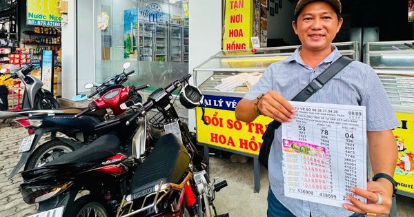 'Ôm' 18 vé số ế, chủ đại lý ở TP.HCM trúng xổ số miền Nam lần hai