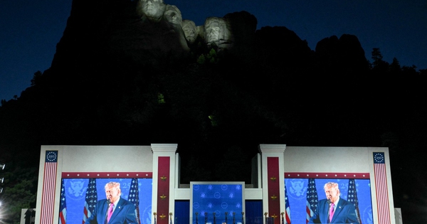 Ông Trump sửa bảng xếp hạng tổng thống Mỹ, xếp mình lên đầu
