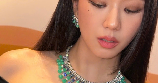 Jisoo (BlackPink) gây choáng với bộ trang sức gần 20 tỉ đồng