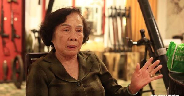 Nữ giao liên kể chuyện vượt B52, giấu mật thư dưới đế giày con trai năm 1975