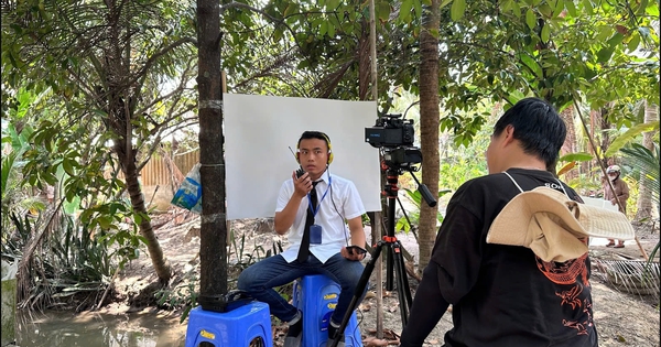 Cặp đôi trẻ 'hóa người tí hon' để kể chuyện thiên nhiên