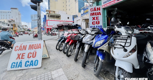 Mua xe cũ chỉ có cà vẹt, vì sao phải chờ 30 ngày mới được sang tên?