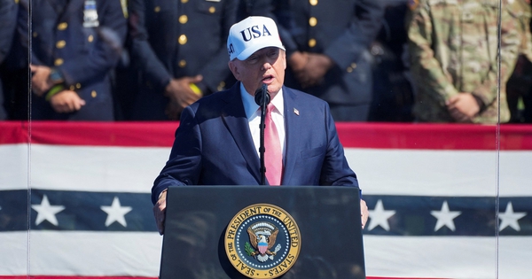 Tổng thống Trump kể từng được lính cứu hỏa xốc nách chạy trong vụ khủng bố 11.9