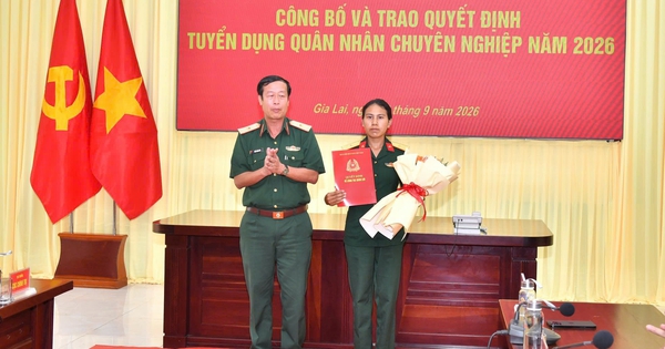 Vợ chiến sĩ hy sinh khi cứu người được tuyển dụng vào quân đội