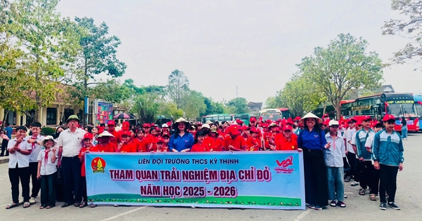 Tổ chức cho hơn 2.100 học sinh đi trải nghiệm 'chui'