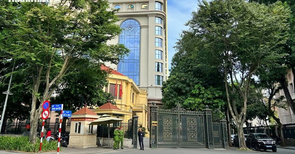 Ủy ban Kiểm tra Thành ủy Hà Nội khai trừ Đảng 2 cựu lãnh đạo nhận hối lộ