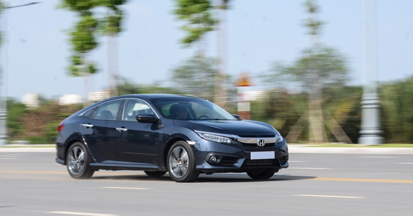 Làm chìa khóa xe Honda Civic 2017