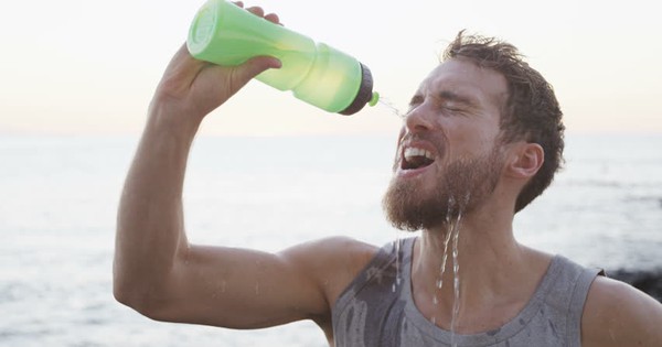 5 nguyên nhân khiến bạn hay cảm thấy khát nước