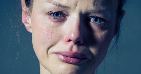 Tìm hiểu khóc có lợi ích gì cho sức khỏe tâm lý và cơ thể